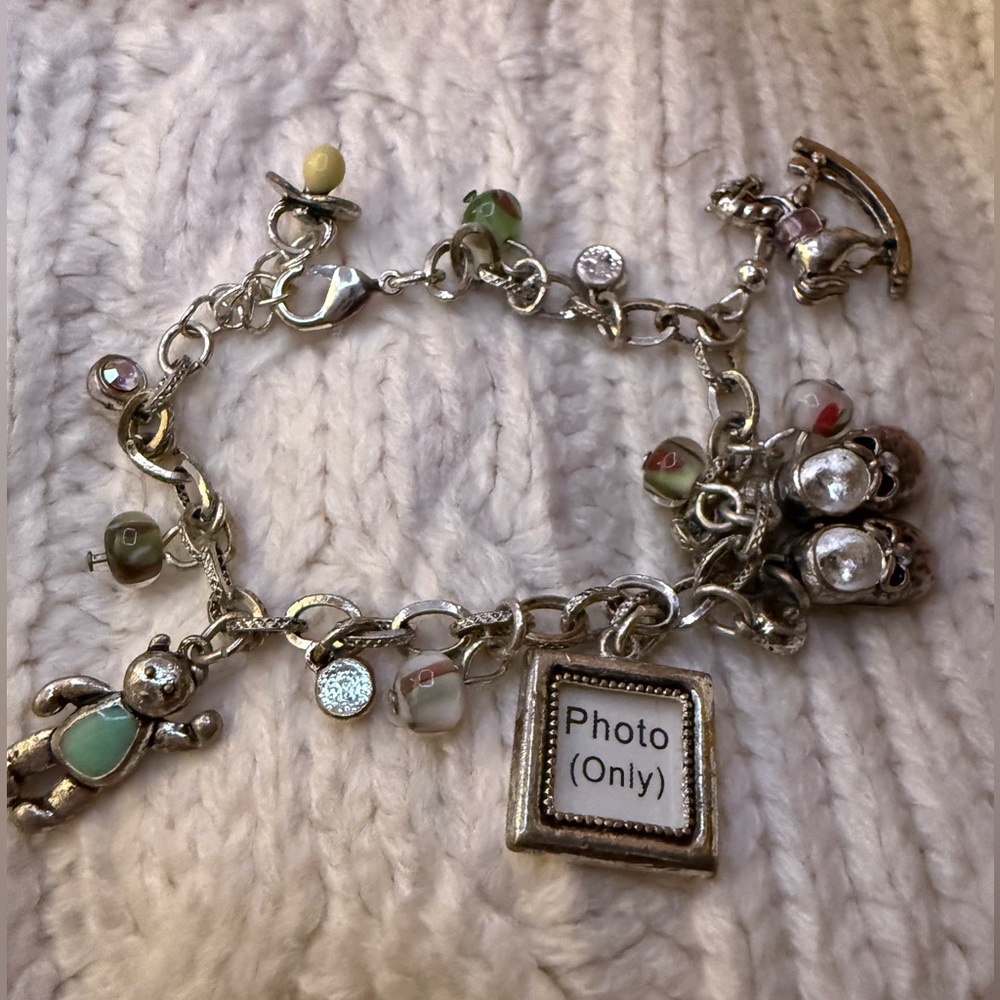 Avon “Mom’s Treasure” Charm Bracelet - Picture 2 of 6